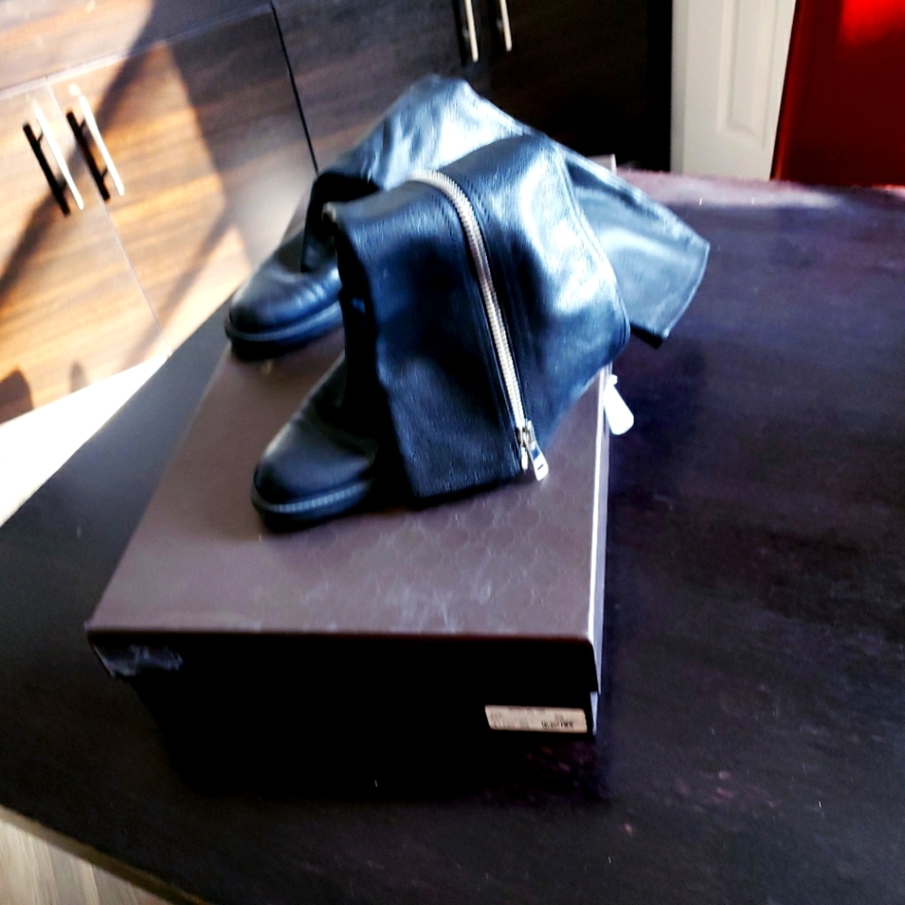 GUCCI BOOTS - GORGEOUS CONDITION